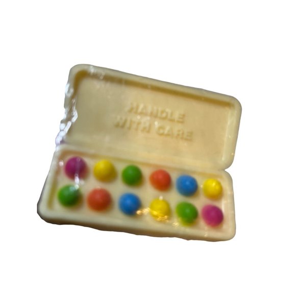 Hallmark Cards Egg Carton of Easter Eggs Plastic Pin 1981 - Picture 4 of 8